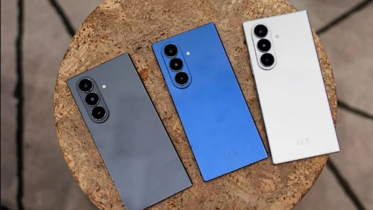 تسريبات مسربة.. سامسونج تجهز هاتفاً غامضاً لمنافسة إصدار آيفون القابل للطي الجديد